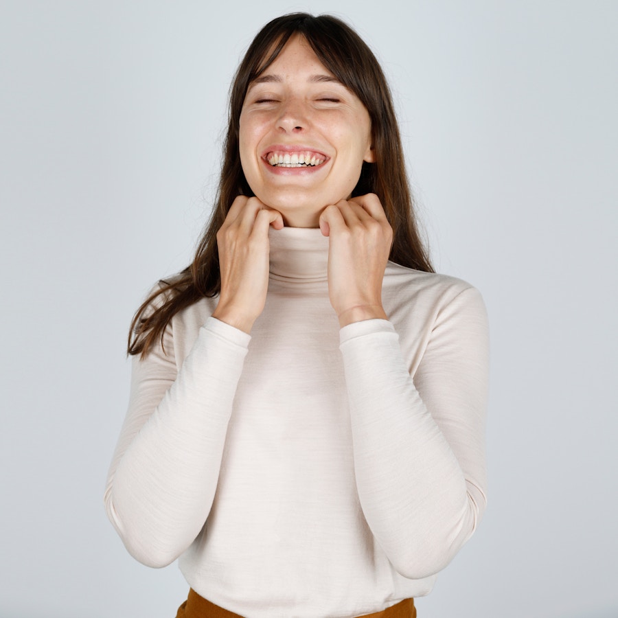 Three vanilla merino papercut rise turtleneck side