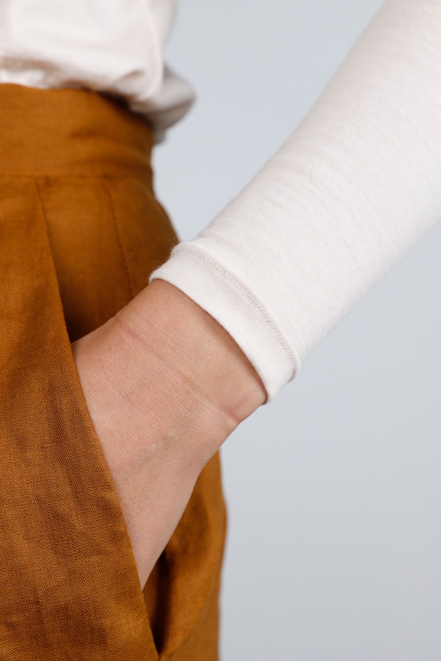 Two vanilla merino papercut rise turtleneck side