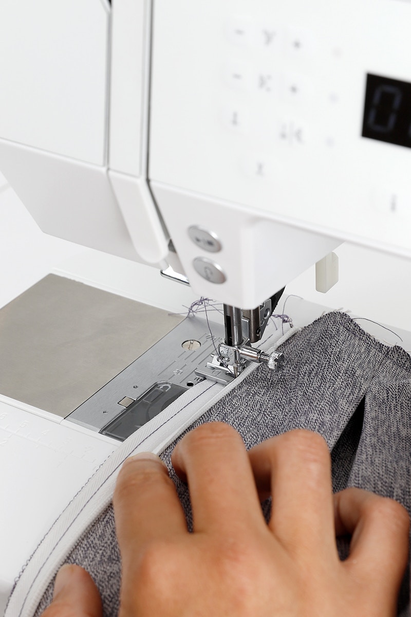 8 Sew Second Line On Zip Closer
