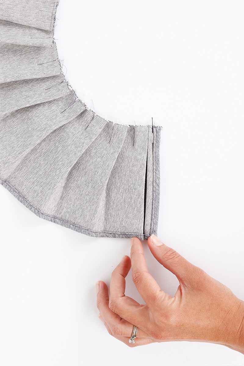 9 Pleated Collar End Detail
