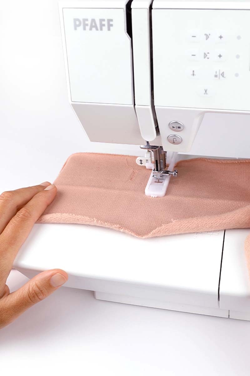 24 sewing buttonholes closeup