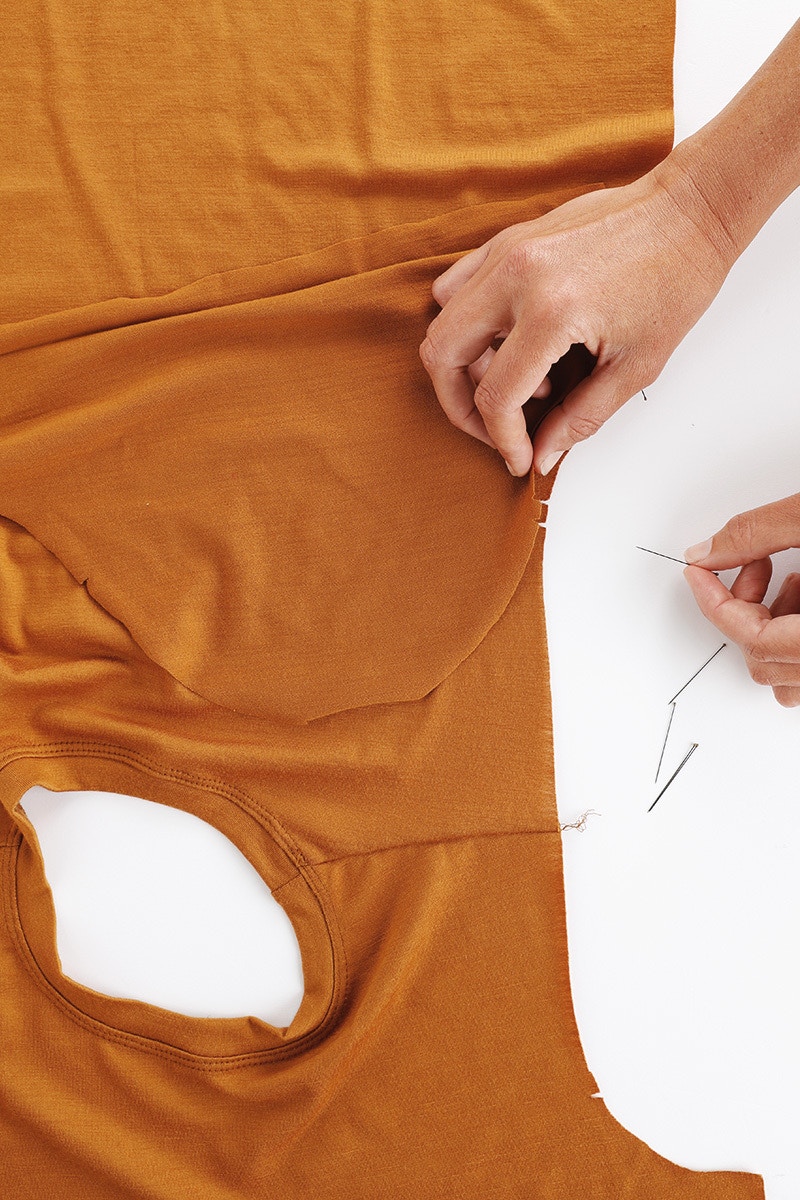 1 Pinning Sleeves On Matching Notches Crew