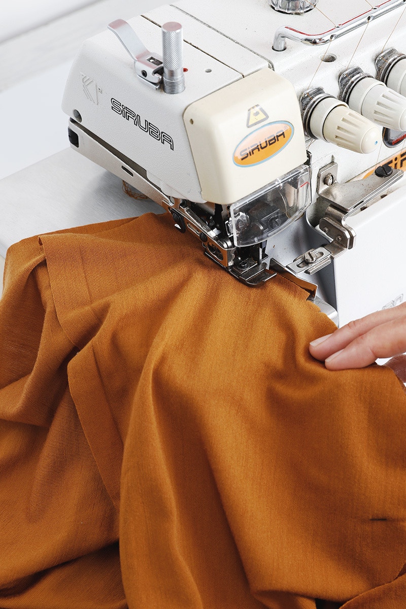 2 Overlocking on Sleeves Crew