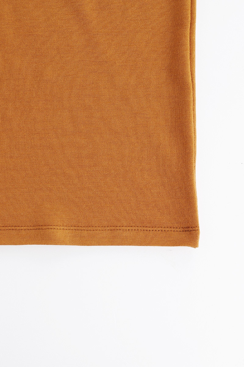 3 Twin Needle Hem Close Up Crew