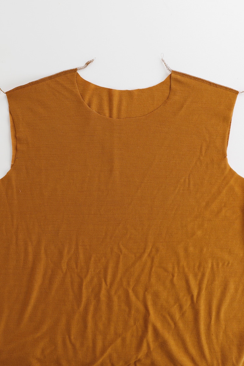 9 Overlocked and Pressed Shoulders Crew