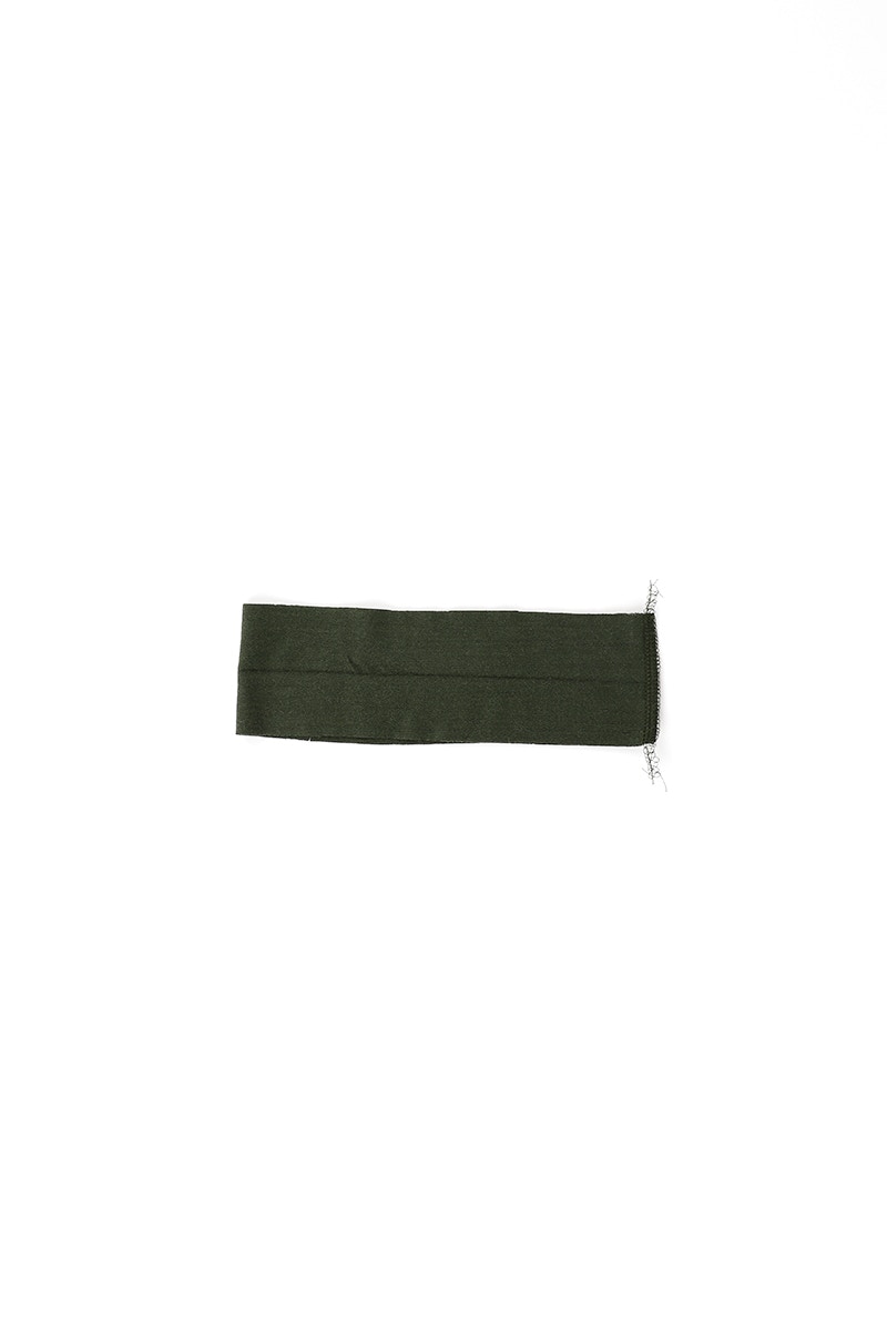 1 Neck Band Overlocked Half