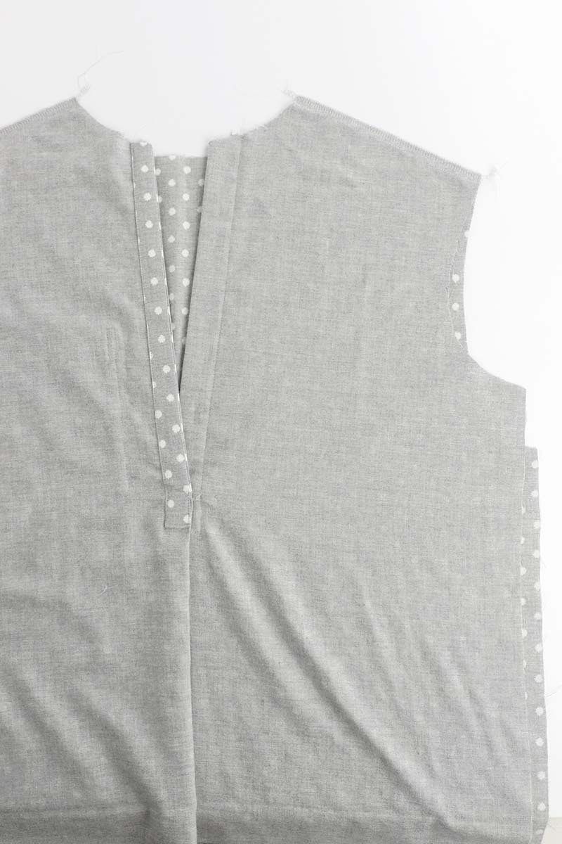 2 shoulder seams