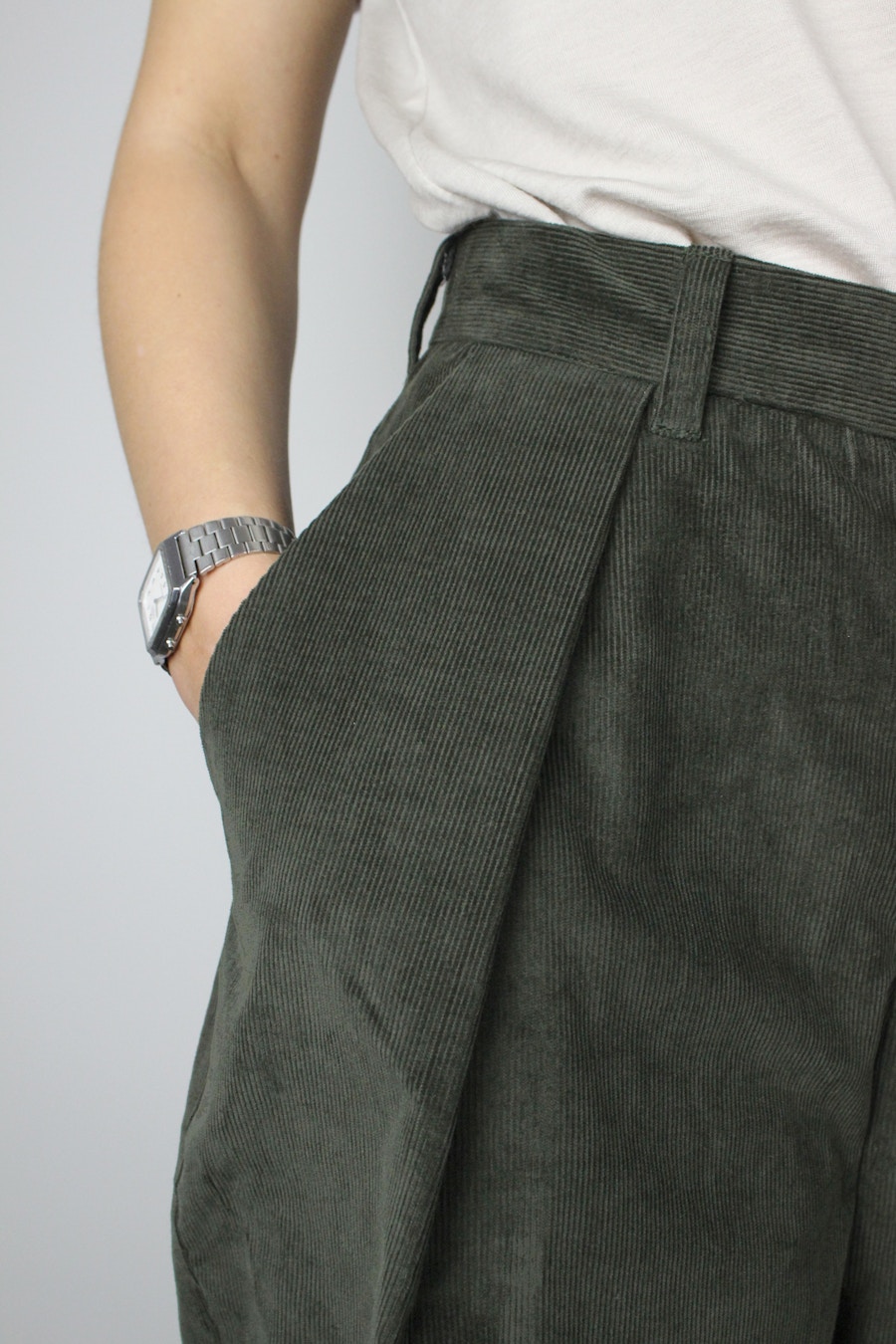 Detail terra pant the fabric store cord green back