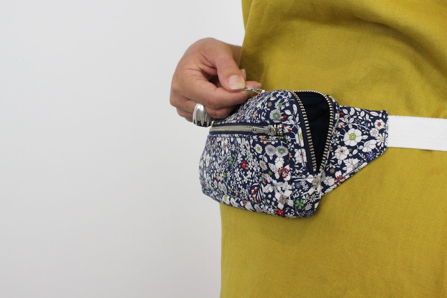 Fennel fanny pack zip sarah kisten pattern liberty fabric by the fabric store
