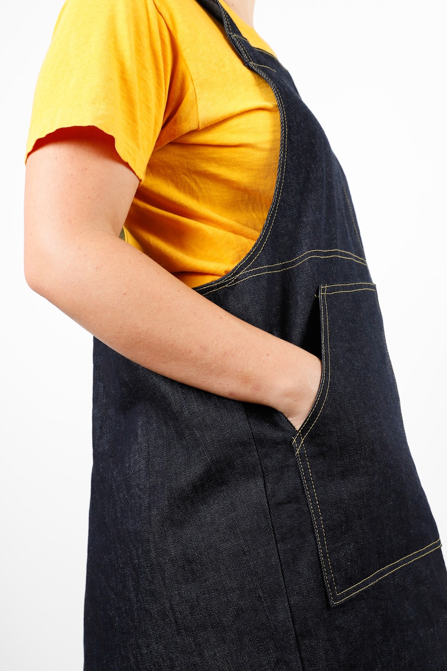 Portrait Chloe Dwan Pocket Detail Side
